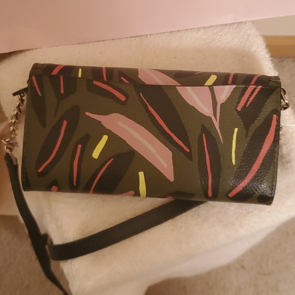 Kate Spade Wallet on a chain - Picture 4 of 16